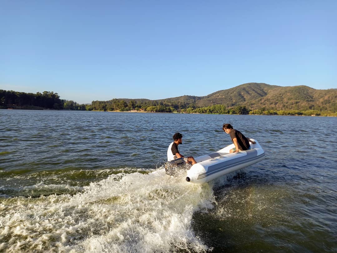 Personalización de Botes Semirrígidos e Inflables: Navega con Estilo y Personalidad